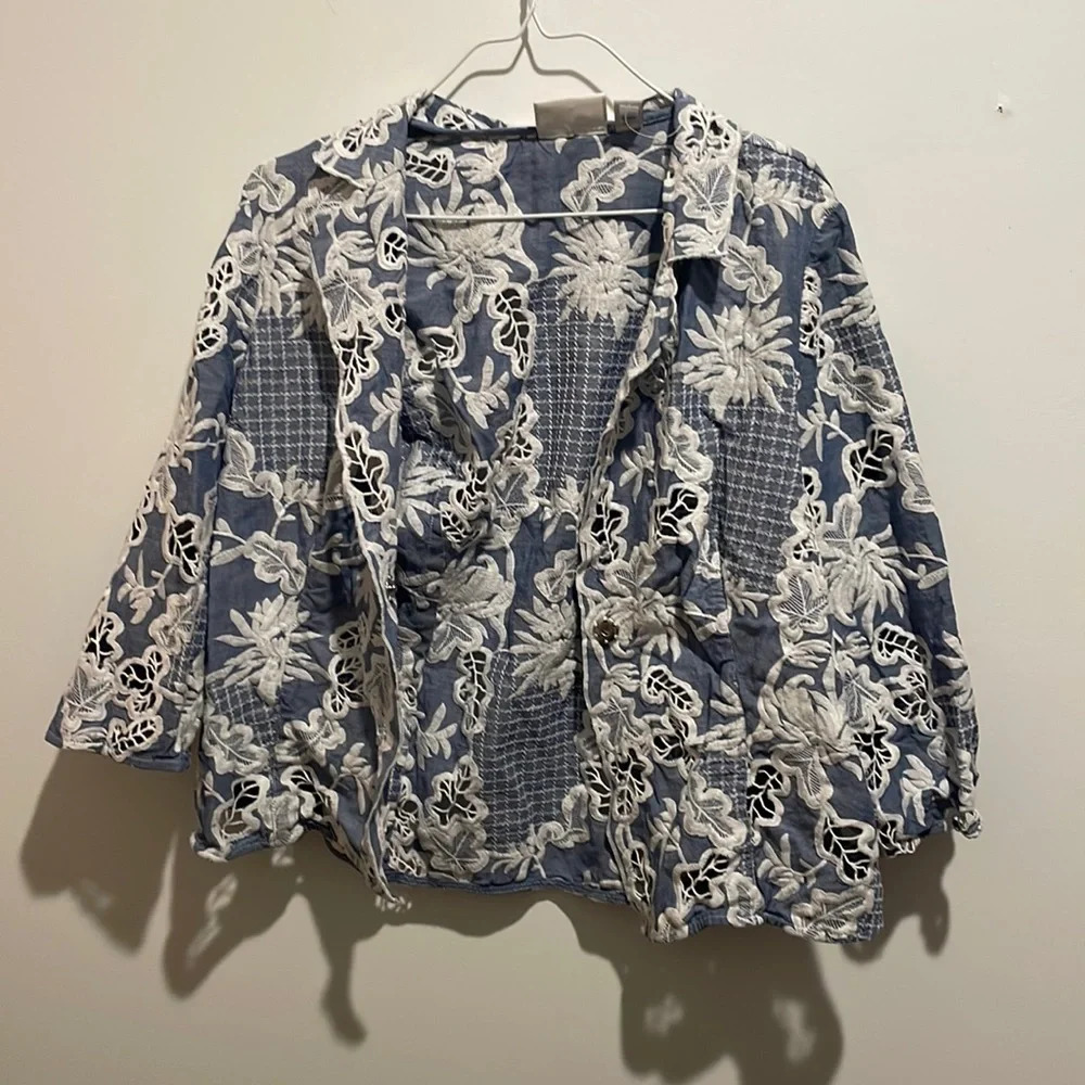 Light blue and White Chico’s Cutout Blazer - Picture 1 of 3